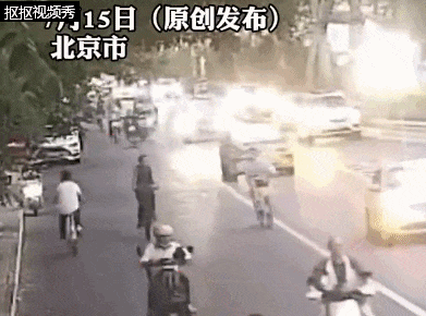 鼎和网 14岁女孩被男子疯狂别车，狂追一公里！北京警方：李某某（男，42岁）行拘