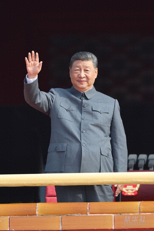 钱掌柜配资 新华图讯|习近平来到天安门城楼主席台