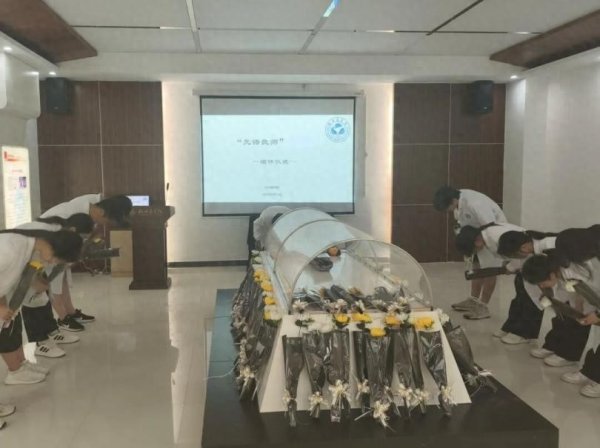 MOM操盘网 出生237天特别爱笑的他, 成了“大体老师”