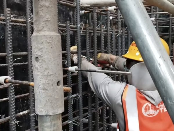 高开网 “小螺杆”巧妙化解双墙夹结构柱浇筑难题